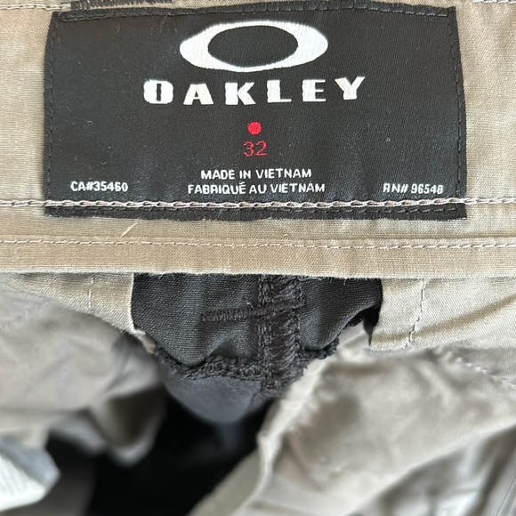 Oakley Golf Shorts - Picture 6 of 7